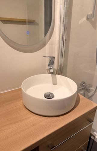 Détails des finitions après rénovation complète de la salle de bain à paris 