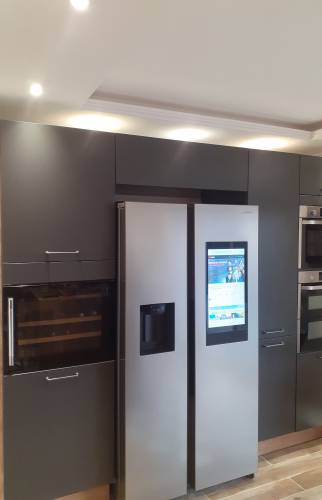 Intstallation cuisine et éléments intégrés avec plafon rétro éclairé - Neuville-sur-Oise - 95000 - 