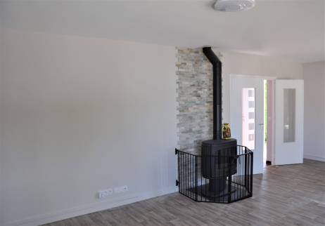 Installation de poêle à bois lors d'une rénovation de salon séjour - Brie-Comte-Robert 77170