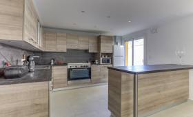 Rénovation complète d’une maison avec aménagement d’un garage transformé en séjour cuisine à Neuville sur Saône