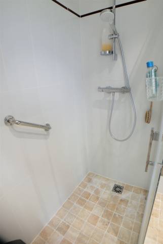 Douche à l'italienne à Thomery