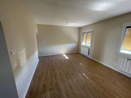  Rénovation intérieure avec travaux de peinture et chauffage électrique - Bourg-lès-Valence 26500