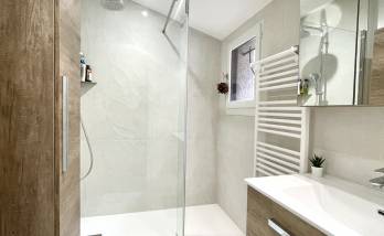 vue d'ensemble de la salle de bain