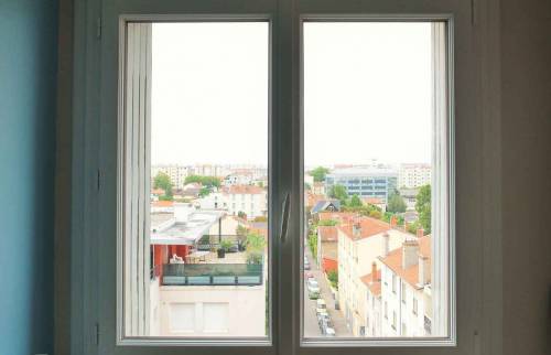 Décoration et rénovation d'un appartement : peintures, papier peints, menuiseries intérieures PVC (Lyon Villeurbanne)