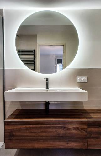 Meuble et vasque de salle de bains et douche