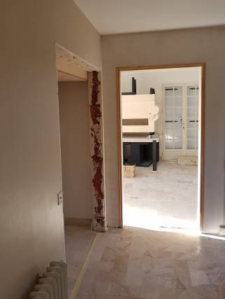 Fintition bois et plâtres sur l'ouverture du mur porteur et création du placard d'entrée