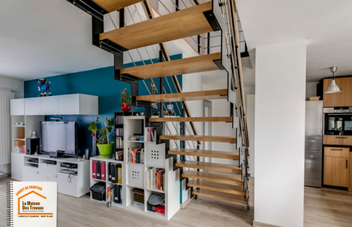 La maison des travaux Chamonix, escalier design bois métal, duplex rénové Sallanches, garde-corps sur-mesure, chantier sur-mesure escalier