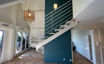 Escalier au centre du duplex