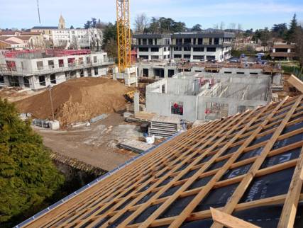 Rénovation complète d'une toiture, maison ancienne située dans Lyon Ouest (Ecully 69130)