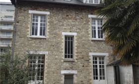 Fenêtres et portes avant rénovation à Aydat 