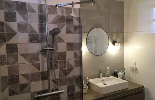 Rénovation de salle de bains en Loire-Atlantique - douche à l'italienne et vasque