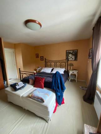 Lentilly (69210) : rénovation d'une suite parentale avec papier peint panoramique et tête de lit sur mesure / vue avant travaux