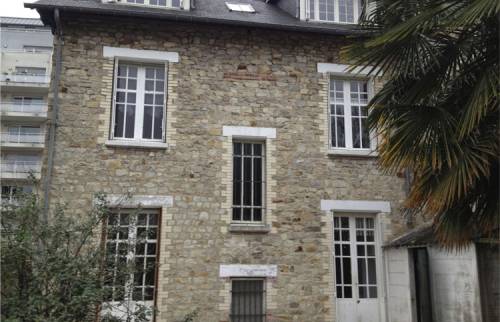 Fenêtres et portes avant rénovation à Aydat 