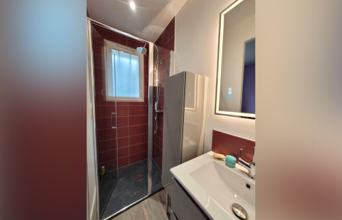 Rénovation salle de bain rouge - Après
