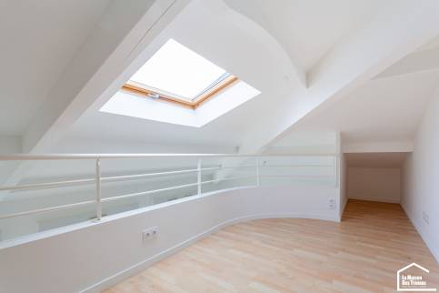 Escalier en colimaçon pour mezzanine, appartement à Dardilly / VUE MEZZANINE