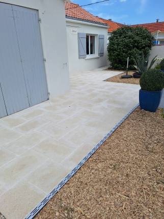 Aménagement de jardin avec allées de maison - La Plaine sur mer 44770