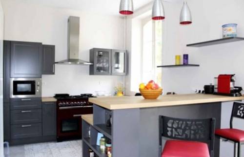 une belle cuisine sobre et moderne