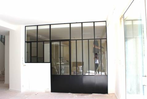 Verrière d'atelier dans une entrée Cézac