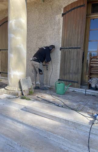 Injection de résine près des ouvertures pour stabiliser les fondations maison - Roquevaire (13260)