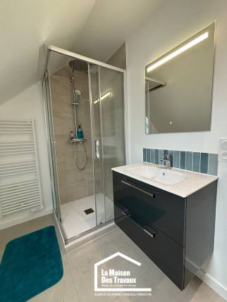 meuble salle de bain avec miroir intégré