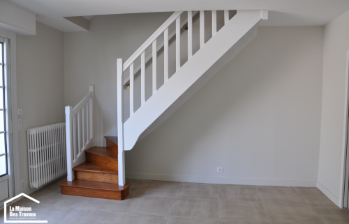 Rampe d'escalier repeinte