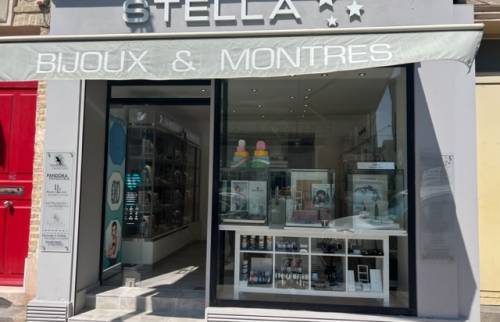 Nouvelle vitrine du magasin à Deauville