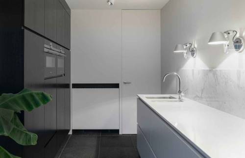 Cuisine en noir et blanc moderne et épurée Plaine Monceau