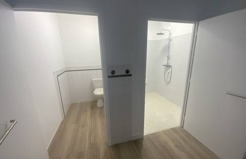 Sanitaires adaptés PMR association La Maison Des Travaux Ales