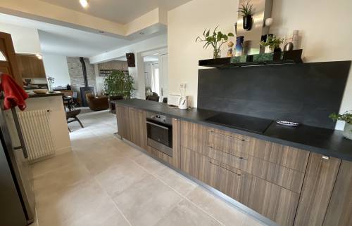 Rénovation de cuisine blanc bois noir