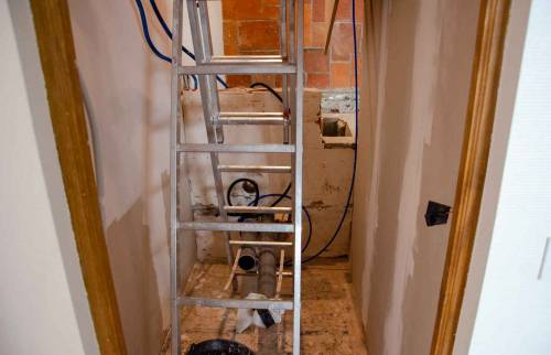 Reconstruction de l'espace WC et de l'escalier bois