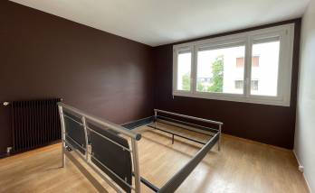 La chambre avec ses murs repeints