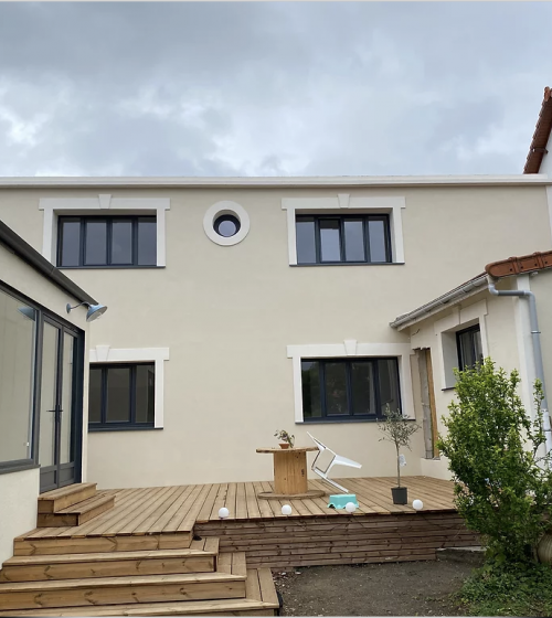 Magnifique façade uniforme de cet ensemble immobilier Gambais