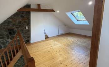 Rénovation de maison près de Vigneux-de-Bretagne : isolation sous toiture, VMC, PAC air/air et peinture pour un meilleur confort après