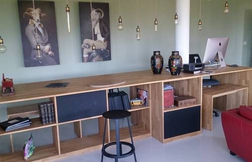 Rénovation d'appartement avec intégration grand meuble bureau bar pour zone travail en prolongement de la cuisine à Camaret-sur-Mer (29570)