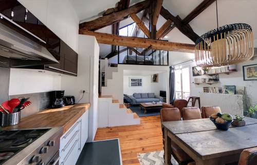 Le coin salon en fond du loft