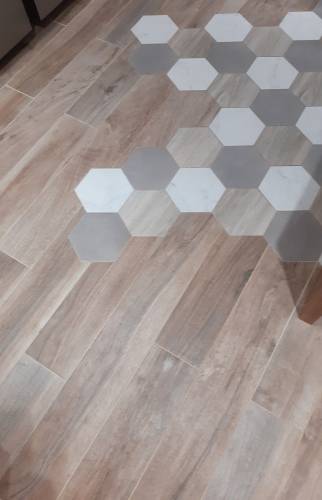 Carrelage mix match dégradé sur dalles béton ciré entre cuisine et salon - Neuville-sur-Oise - 95000 -