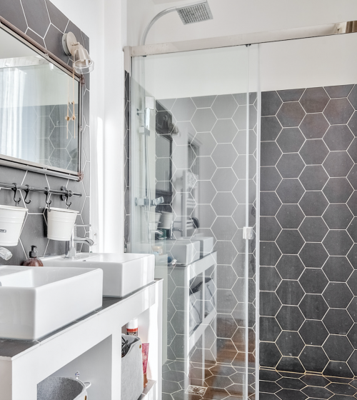 Salle d'eau moderne et élégante pour une suite parentale - Paris