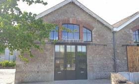 Menuiseries Aluminium proche Saint-Malo pour commerce et loft