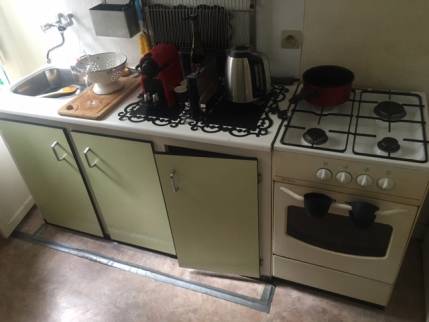 Equipement de cuisine ancien avant travaux de rénovation dans un appartement - Nantes 44