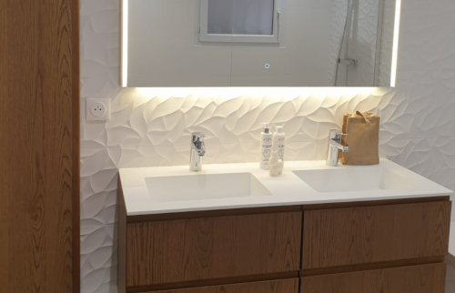 carrelage texturé miroir meuble bois double vasque colonne