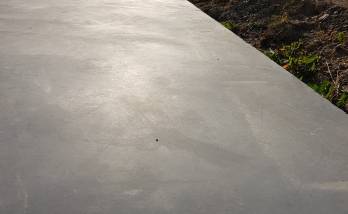 Terrasse en béton teinté et surfacé