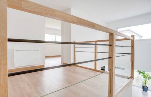 Création d’un escalier en bois massif laqué blanc à Vertou (44)