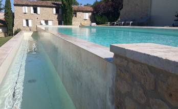 Piscine coté cour 