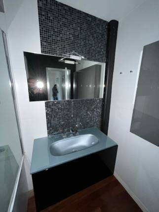 Ancienne salle de bain dans un appartement avant rénovation intérieure - Nantes 44