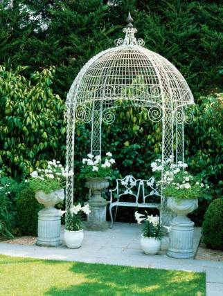 installation d'une gloriette - kiosque de jardin