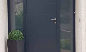 Changement des menuiseries - pose d'une porte d'entrée en aluminium à Vertou