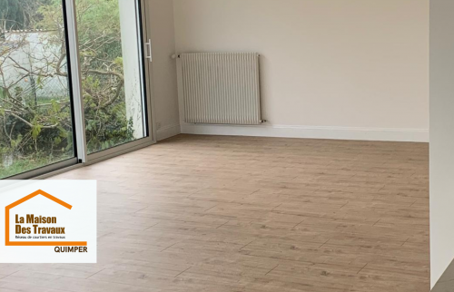 Détail du nouveau sol posé à Tréffiagat après préparation du support et mise en place d’une sous-couche pour un rendu durable et confortable.