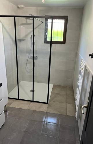 Vue d'ensemble - Salle de bain - Travaux terminés - maçon 73, peintre 73, électricien 73, plombier 73, plaquiste 73, carreleur 73, menuisier 73