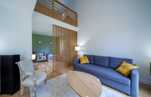 le salon et le coin télé - salle de jeux