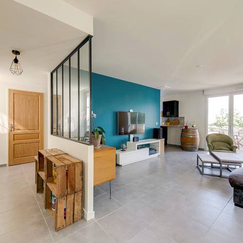 espace ouvert entre l'entrée et le salon